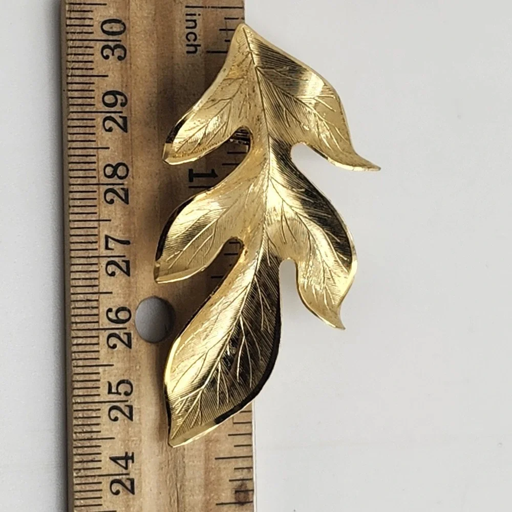 Vintage Gold Tone‎ Textured Leaf Brooch Pin
